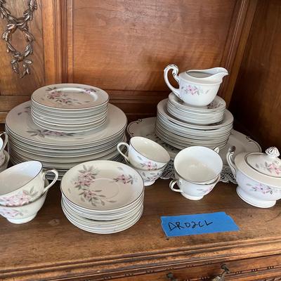 Maruichi Fine China Set