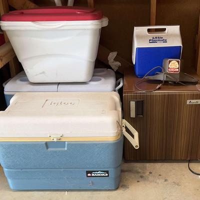 Igloo & Rubbermaid Coolers, Avanti Mini Fridge & Rival Yogurt/Ice Cream Freezer