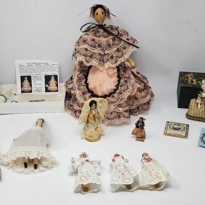 Wooden And Petite Doll Ladies