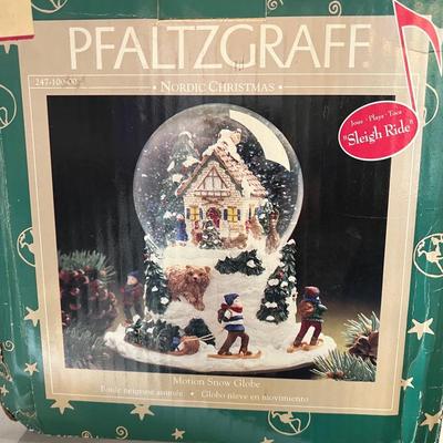 Pfaltzgraff Christmas Snow, Globe, Music Box