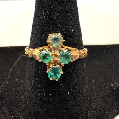10k Gold With Green Gemstone Ring