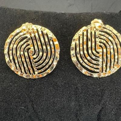 14k Gold Circle Design Earrings