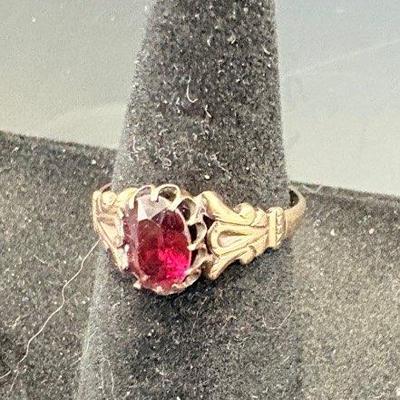 10k Gold Ring With Red Stones 