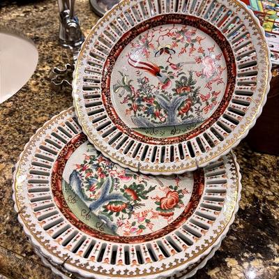 “Wong Lee” Decorative Plates 