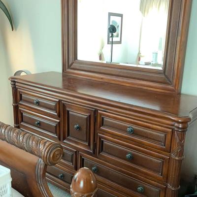Tommy Bahama Dresser 9 Drawers With Mirror