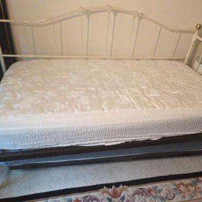Cream & Gold-Tone Daybed W/ Trundle 
