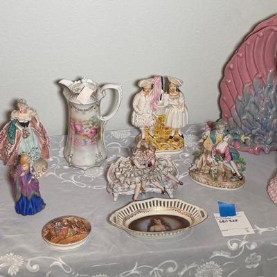14 Pieces Of Ceramic Figurines, Vases And Plates 