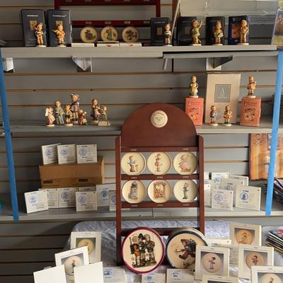 Goebel Mini Plates With Stands