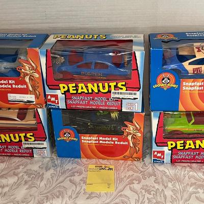 AMT Snapfast Peanuts Model Car Kits And Looney Tunes Snapfast Model Kits