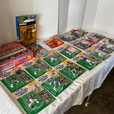 Barcelona ‘92 Poster Puzzle Sammy Sosa Figurine, Sports Collectible Figurines