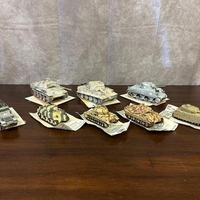 Model Armored Military Vehicle Set 