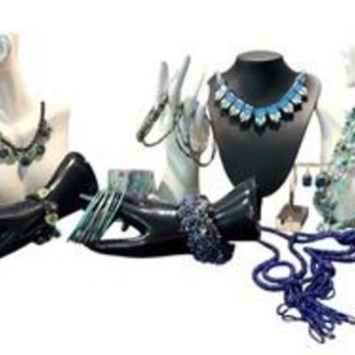 Sale Photo Thumbnail #32