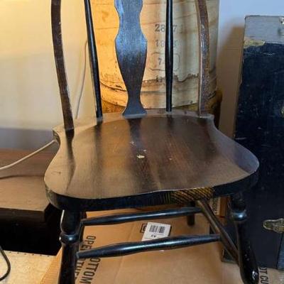 Spindle splat back chair