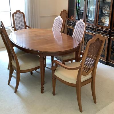 Oak Dinning Room Table and chairs