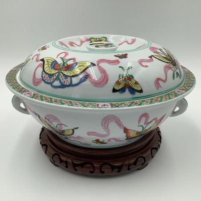 Chinese Porcelain Lidded Bowl With Stand