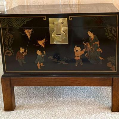 Vintage Drexel Heritage Et Center a Collection Chinoiserie Chest/Trunk