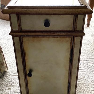 Mid Century Modern Hooker Furniture Side/End Table