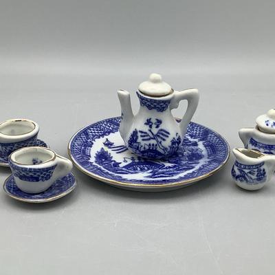 Vintage Chinese Porcelain Miniature Dollhouse Tea Set