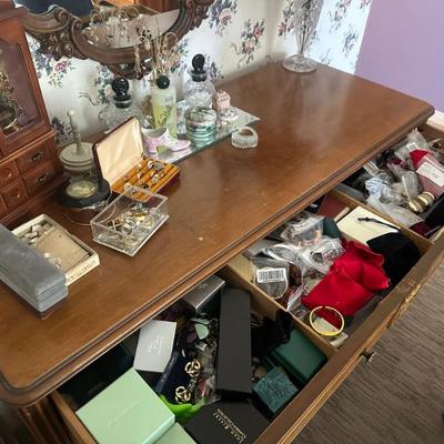 Sale Photo Thumbnail #107