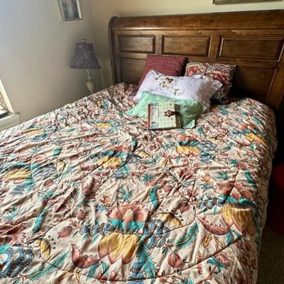 Sale Photo Thumbnail #154: Queen Bedroom