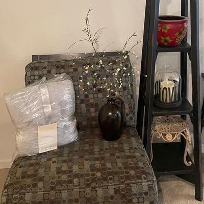 Modern Chair With Wooden Stand