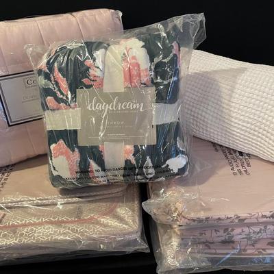 New Periea Collapsible Organizers And Blankets