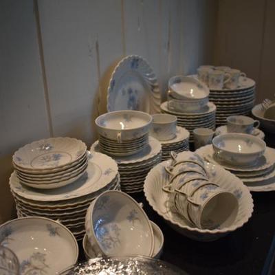 Sale Photo Thumbnail #12: Haviland Limoges Bergère, 96 pc