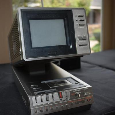 Trinitron Color TV-FM/AM Receiver Microcassette-Corder KV-4100