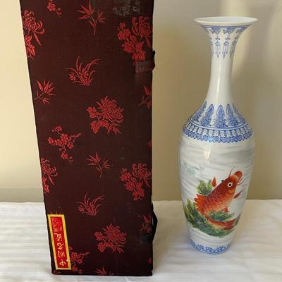 #1 Shell Porcelain Vase with Koi