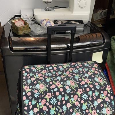 Baby Lock Sewing Machine Model BL40 with Rolling Carrying Case