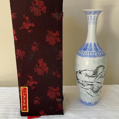 #2 Shell Porcelain Vase with Shrimp