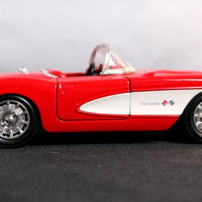 Welly 1957 Chevrolet Corvette Model Car, Red & White, Convertible 