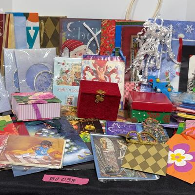 BG038 Gift Bags, Small Boxes And Cards 