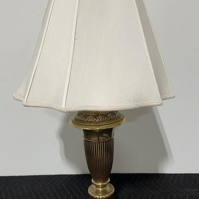 BG410VW Urn-style Table Lamp