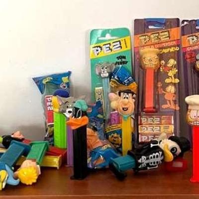 Pez Candy Dispenser Collectibles with Cartoon Characters (30)