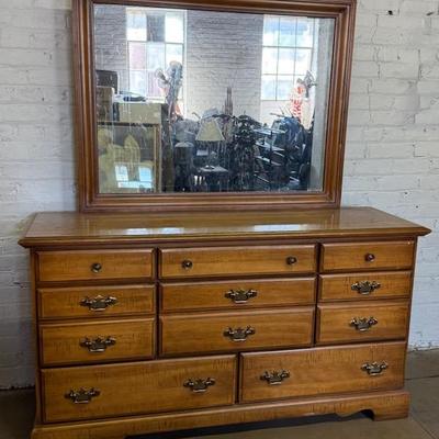 Broyhill Furniture Maple Dresser With Mirror 