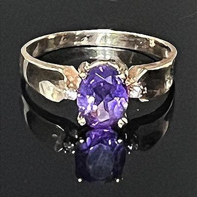 10K Yellow Gold Oval Amethyst 2 Diamond Ring 
