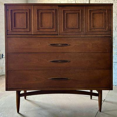 Broyhill Sculptra Mid Century Modern Walnut Tall Chest of Drawers, 1970s