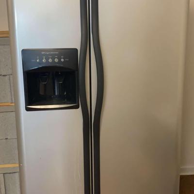 Frigidaire Side-by-Side Refrigerator/Freezer
