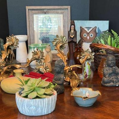 Home Décor Collection Featuring Golden Metal Mount Holder