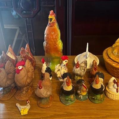 NFF073 - Massive Collection of Twenty-Five Chicken Figurines!