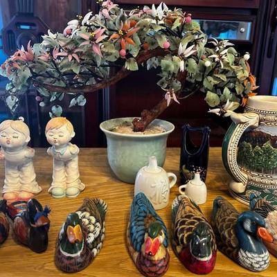 NFF048 - Vintage Collectibles - Duck Figurines, Jade-Like Tree & More