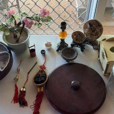 NFF026 - Antique Displays And Storage Devices