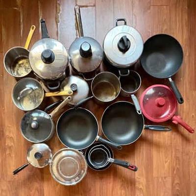 NFF065 Assortment Of Pots And Pans 