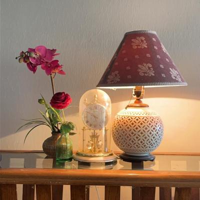 NFF122- Vintage Home Decor Items W/lamp 