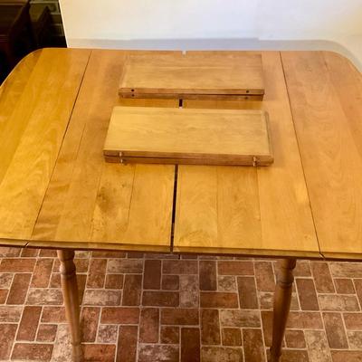 Simple Elegance Wooden Table w/ 2 Leaves & Fold Down Ends