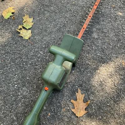 Black & Decker Auto Stop Electric Hedge Trimmer