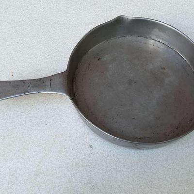 9.5” Cast Aluminum Pan