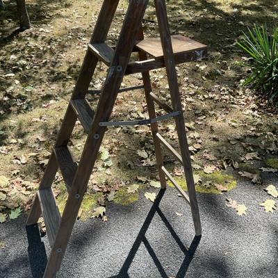 5’ Wood Ladder