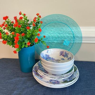 Amazon Basic - Melamine 4 Place Setting 